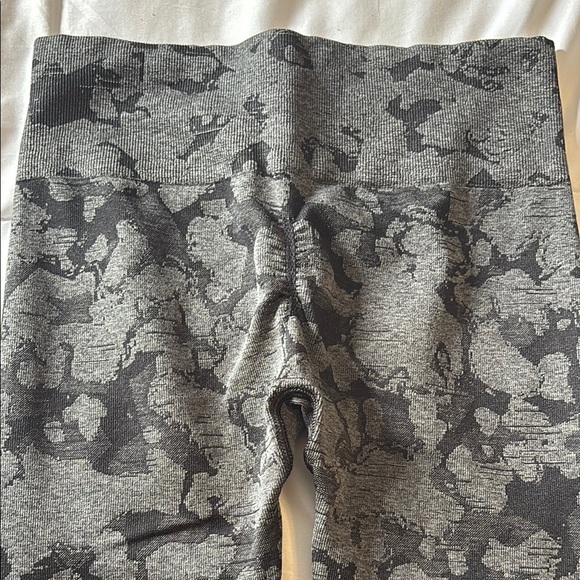 Gymshark Black and Gray Camouflage Leggings - Picture 6 of 6